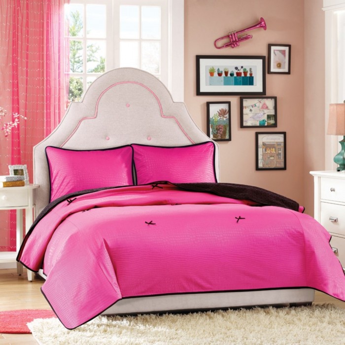 Hampton Hill Glamour Girls Coverlet Set 